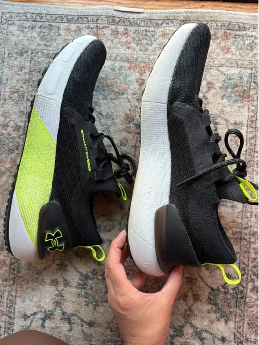 Mens size 10 Black and Neon Yellow Under Armour Phantom Sneakers